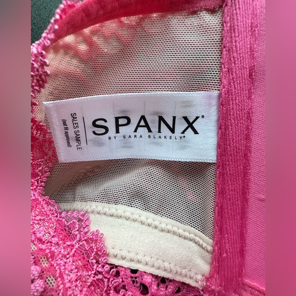 Never worn SPANX Hot Pink Lace-Trim Halter Bra - Picture 3 of 4